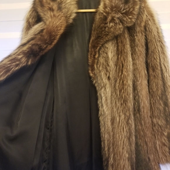 Racoon Jacket vintage size 10-12. Length to upper thigh. - Picture 3 of 12
